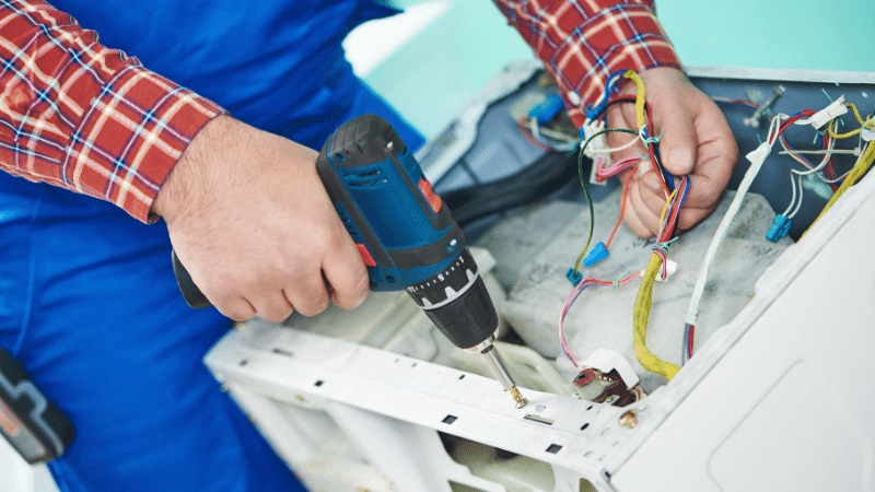 Gördes Daikin Daikin çamaşır makinesi kart tamiri – Su almama arızası orijinal parça ile giderildi. - Teknik servis örneği